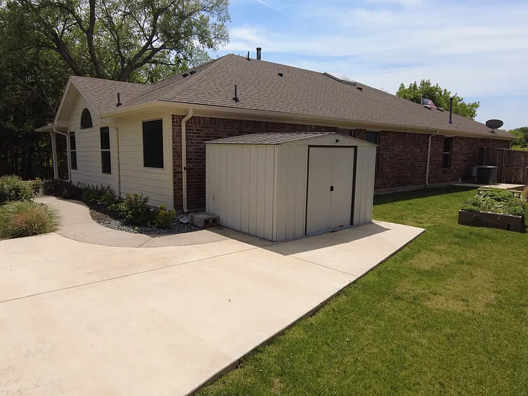 300 Dorset Ct — Photo 18