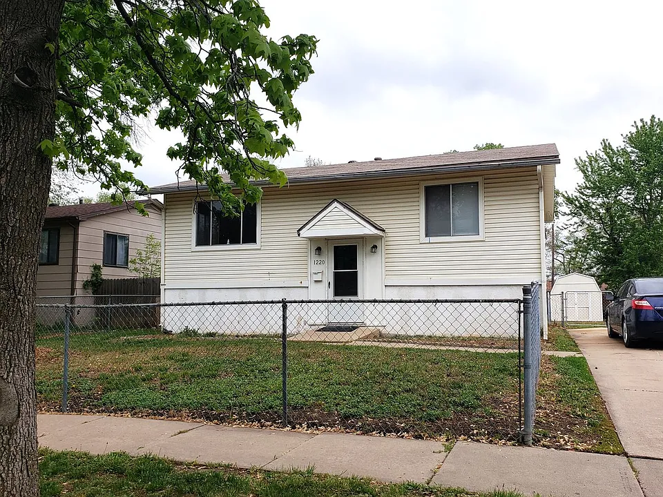 1220 W Patterson Ave