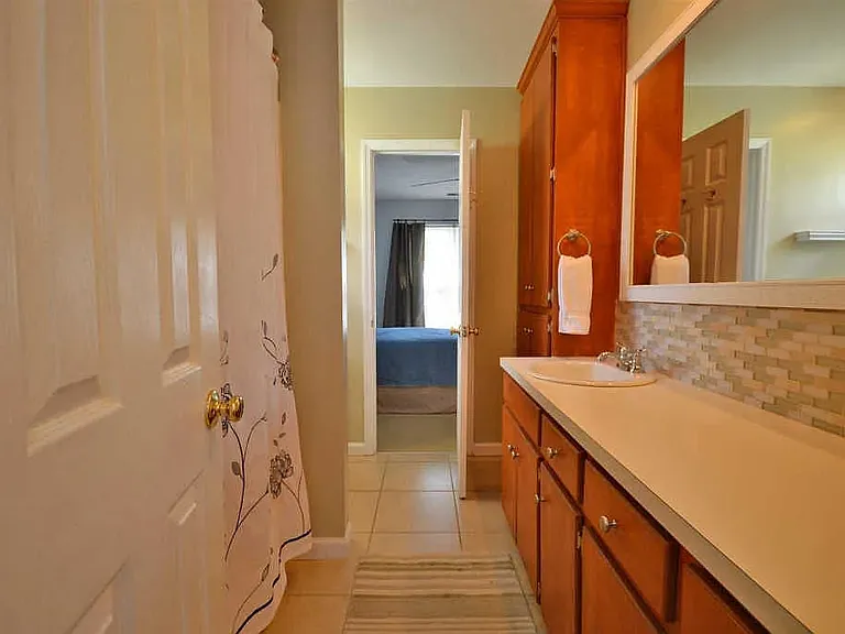 121 Ashley Ct — Photo 16