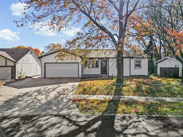 3300 Tom Sawyer Dr, Florissant, MO 63033