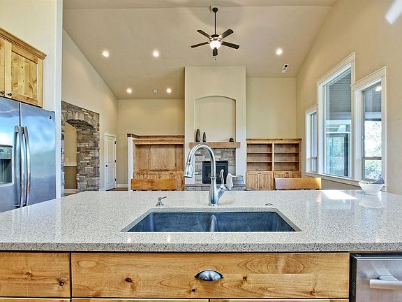 5th image of 3625 Camina Dr