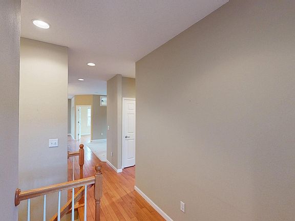 3rd image of 807 Maple Shade Dr