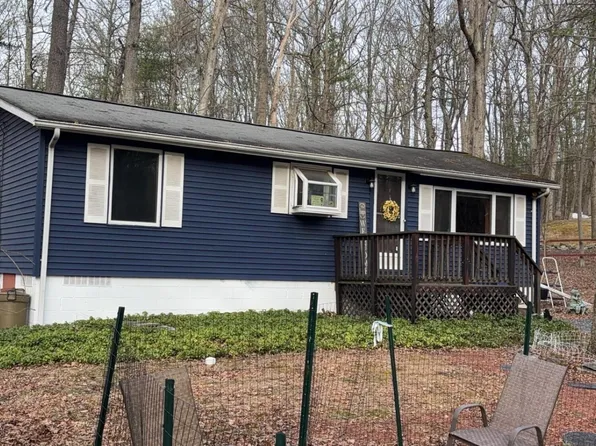 106 Delta Dr, Dingmans Ferry, PA 18328