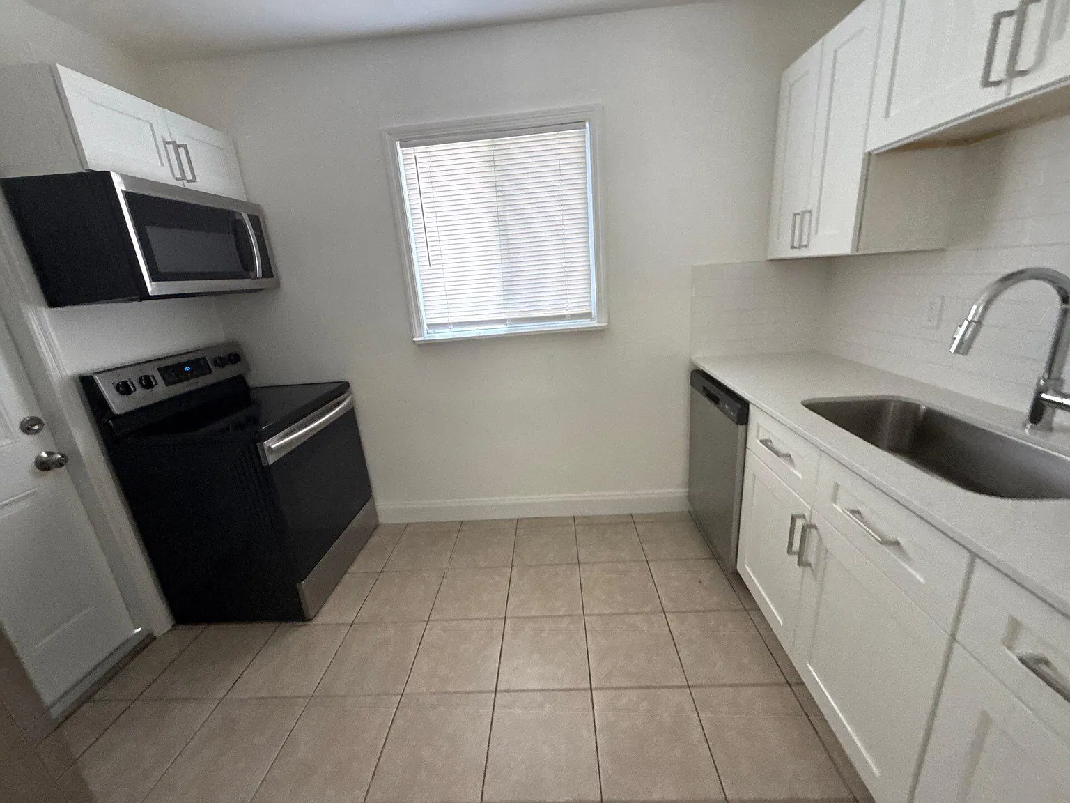 2 bed, 1.0 bath, 868 sqft, $2,000 — Photo 4