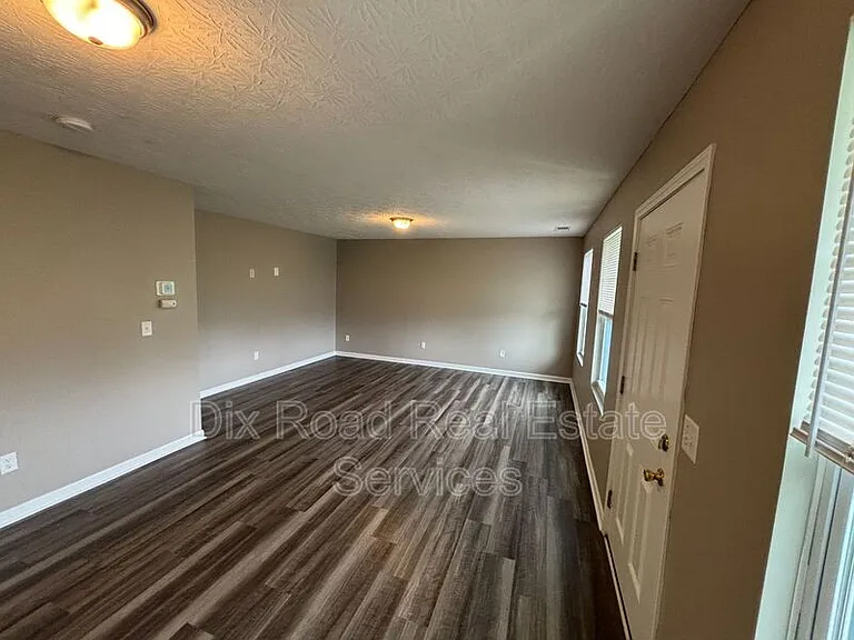 424 W Kemper Rd — Photo 5