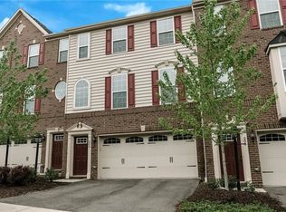 202 Noble Woods Dr, Coraopolis, PA 15108