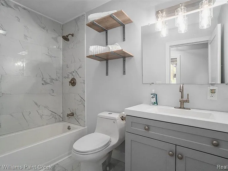 121 14th St — Photo 15