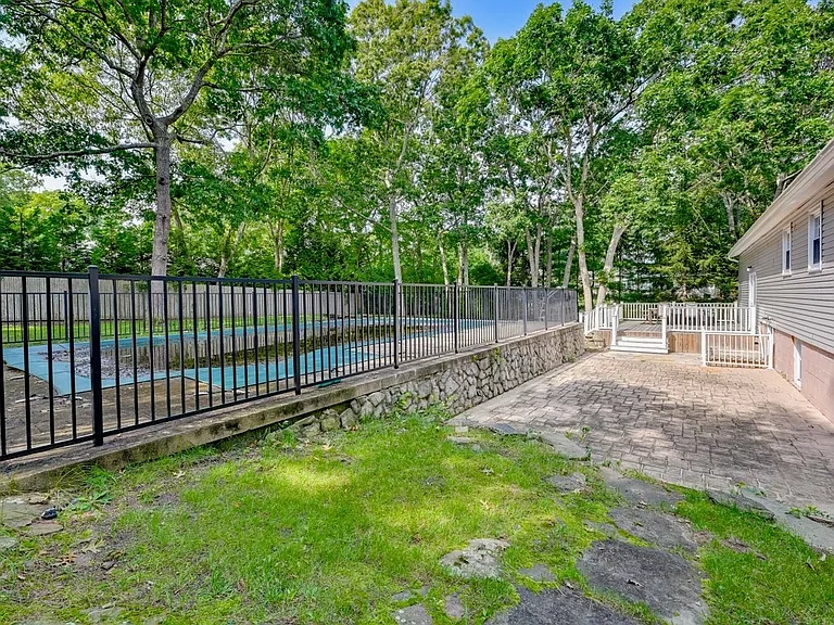 2 Fairview Rd — Photo 2