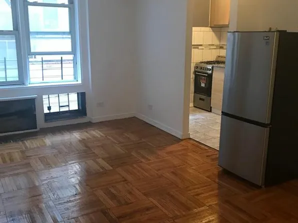 1332 Metropolitan Avenue image 8 of 15