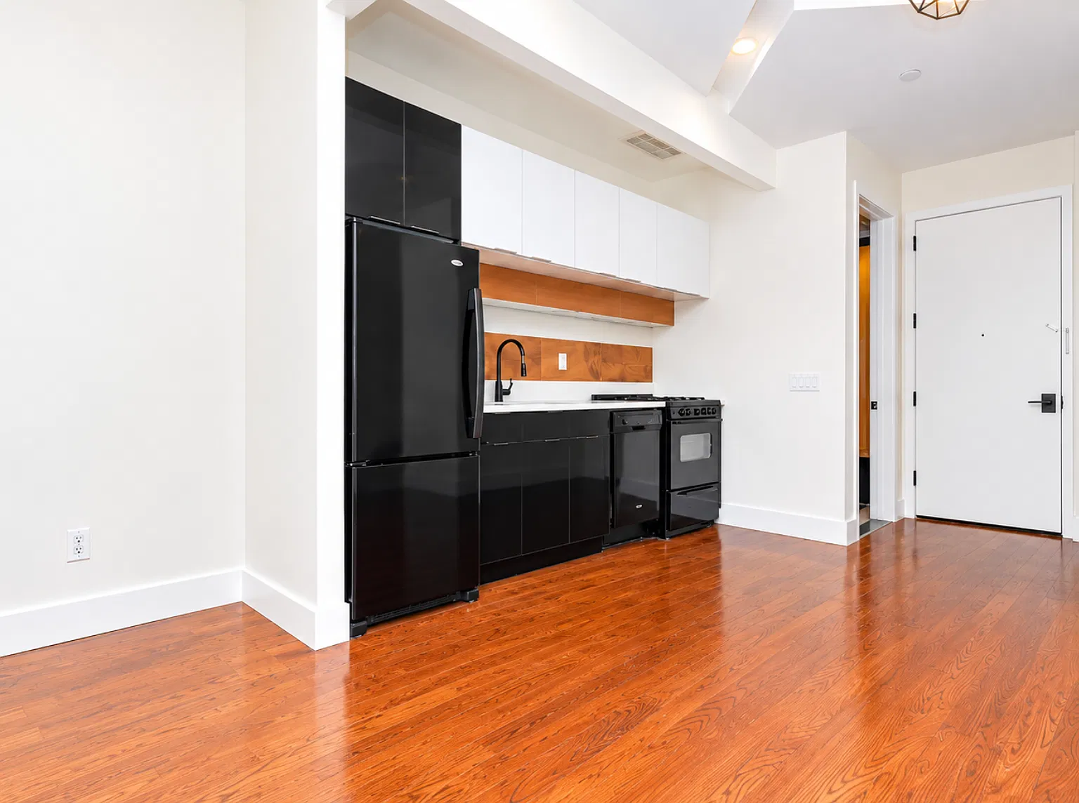 185 Freeman Street — Photo 3