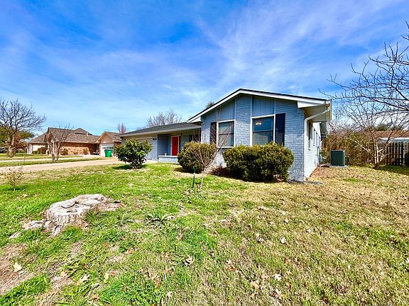 3rd image of 2600 Donna Dr