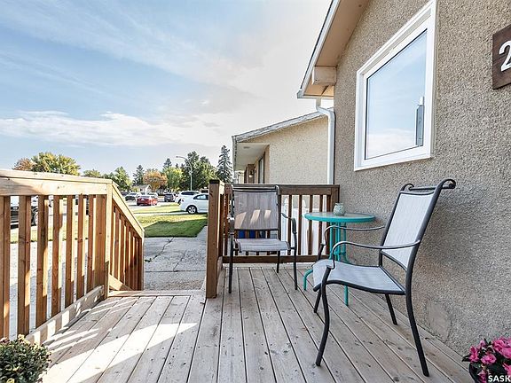 3rd image of 225 Cartier Cres