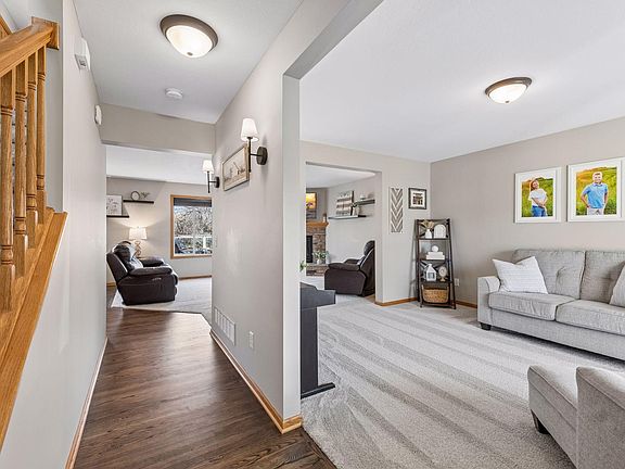 5th image of 913 Trellis St