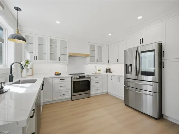 11 Wessenger Dr, Barrie, ON L4N 8R8
