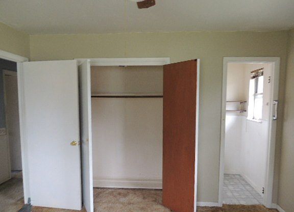 3rd image of 1116 N Carol Ln