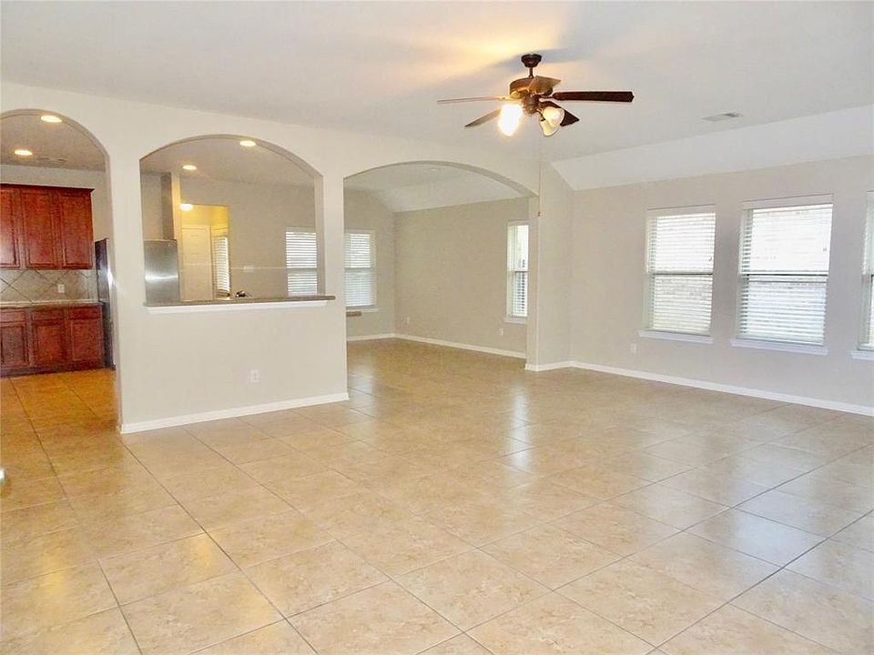 1st image of 63 Quillwood Pl
