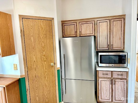 3rd image of 1804 N 32nd Place