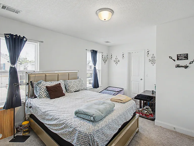881 Grayson Ave — Photo 15