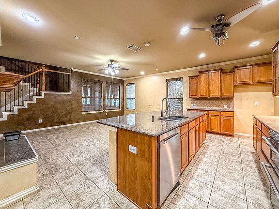 4th image of 1528 Chestnut Dr