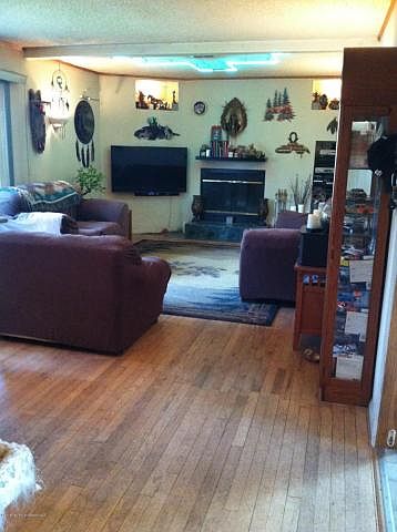2nd image of 205 Elaine St