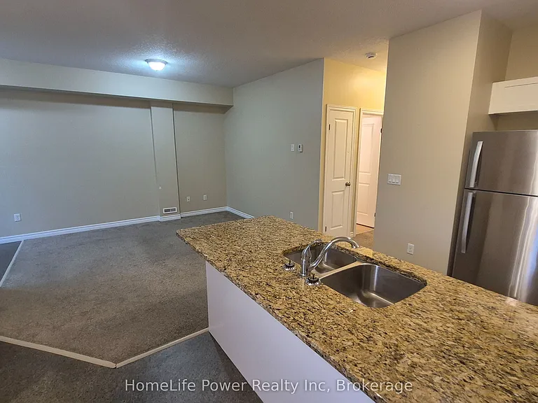 225 Riddell St #22 — Photo 9