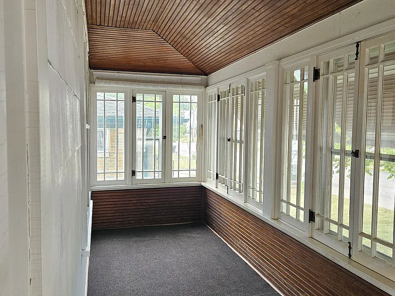 211 E Market St — Photo 17
