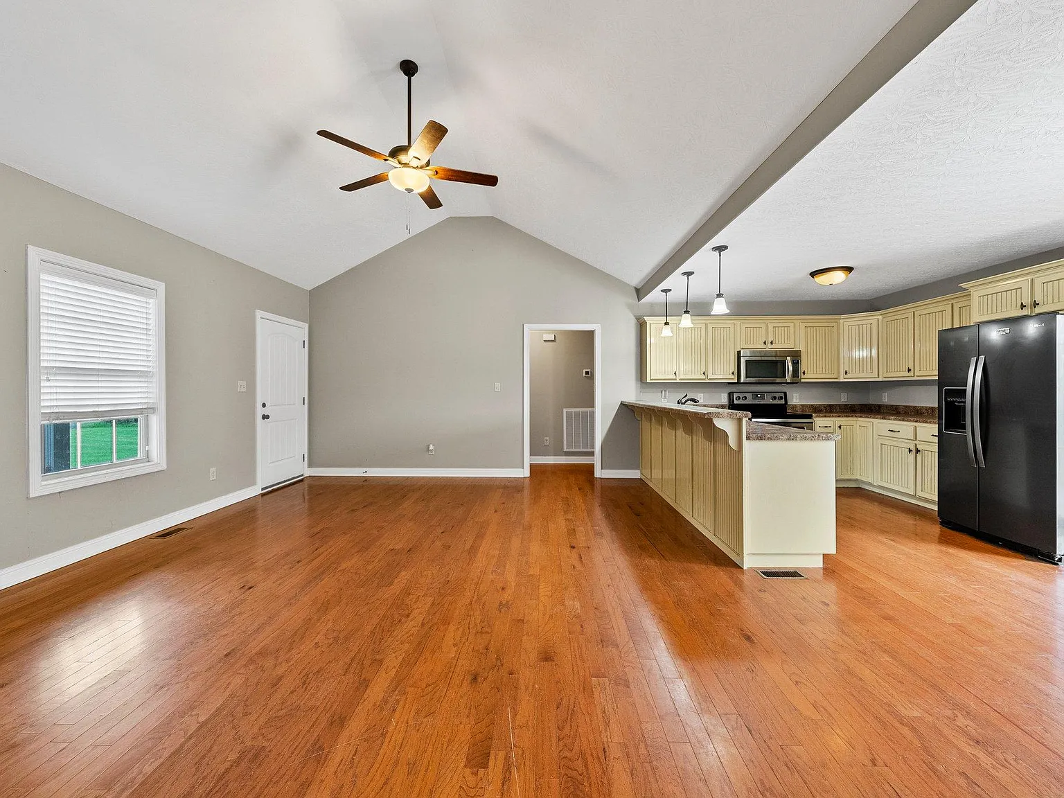 3 bed, 1314 sqft, $2,000 — Photo 3