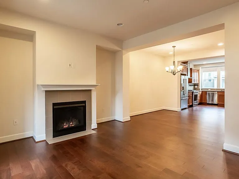 1371 Brooklyn Walk NE — Photo 7