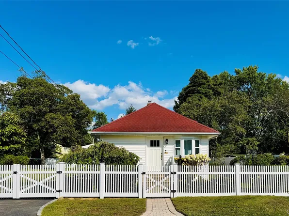 83 Vanderbilt Avenue, West Babylon, NY 11704