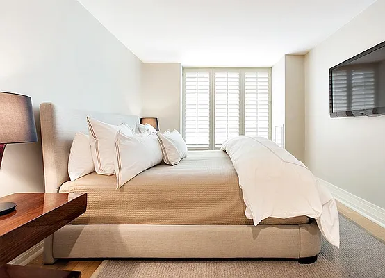 Sold by Warburg | media 4