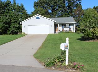 11222 White Ridge Ct, Greenville, MI 48838