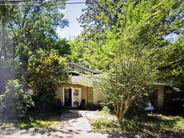 102 S Strahan St, Poplarville, MS 39470