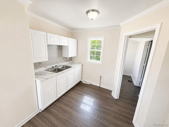 4th image of 7509 Mettetal St