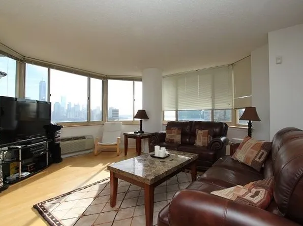 65 2nd St #1911, Jersey City, NJ 07302