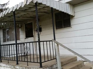 411 4th St, Nitro, WV 25143