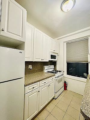 4th image of 165 W 83rd St APT 54