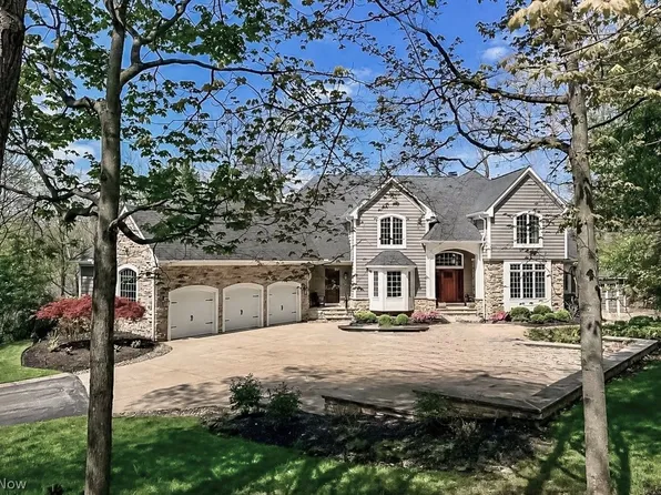 35 Winding River Trl, Bentleyville, OH 44022