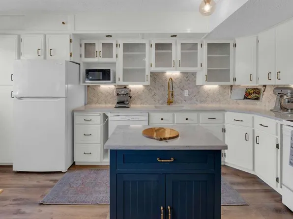 6223 NE 31st Ave NW #1008, Calgary, AB T3B 3X2