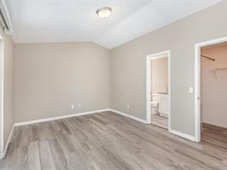 3846 Long Grove Ln — Photo 13