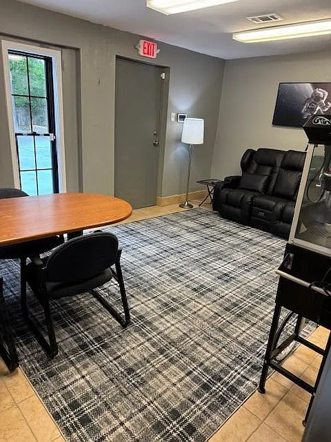2 bed, 1.5 bath, 900 sqft, $1,500 — Photo 4