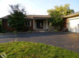 3192 Pikewood Ct, Commerce Township, MI 48382