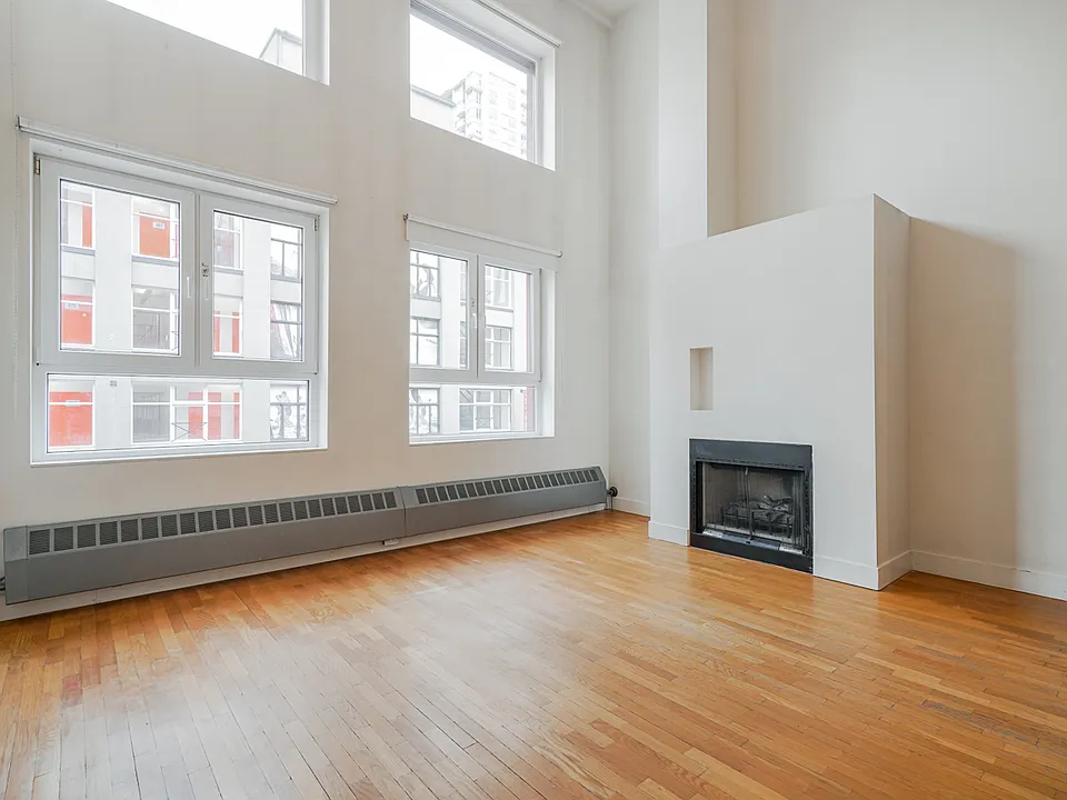 869 Beatty St #301