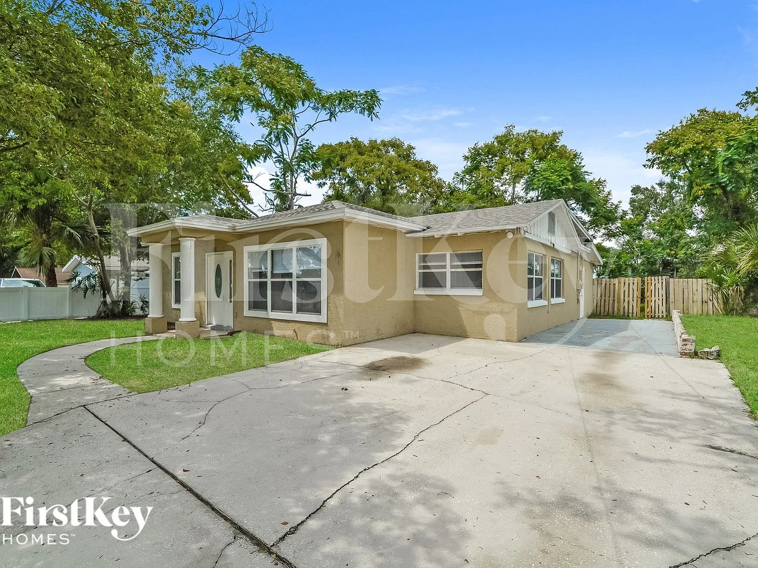 3 bed, 2.5 bath, 2005 sqft, $2,090 — Photo 2