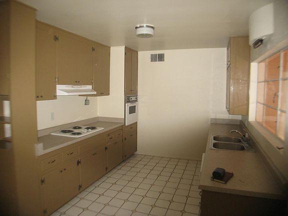 3rd image of 52 S ASHLAND Street