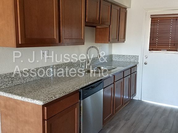 3rd image of 3015 E Paradise Ln APT 203