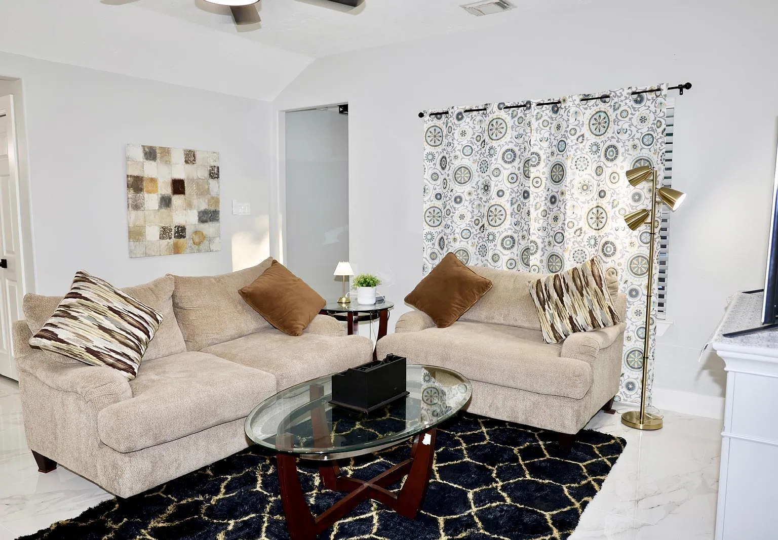 3 bed, 2.0 bath, 1420 sqft, $2,350 — Photo 4