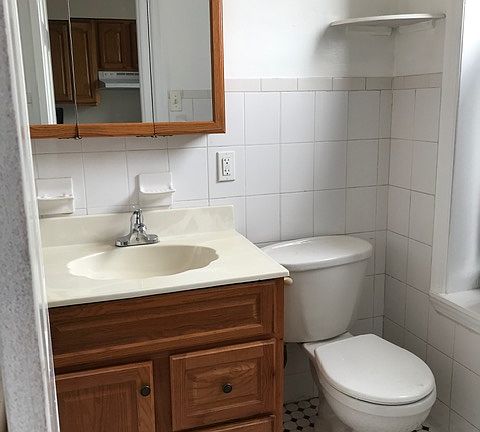 2nd image of 4723 Vernon Blvd APT 2L