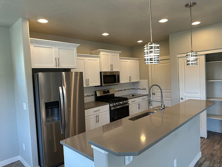 2558 NW Hemlock Way — Photo 8