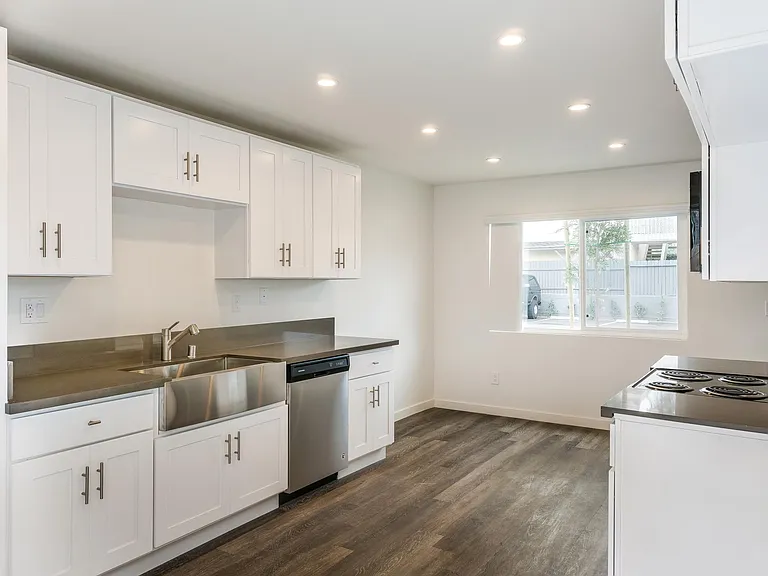 Plaza Townhomes — Photo 11