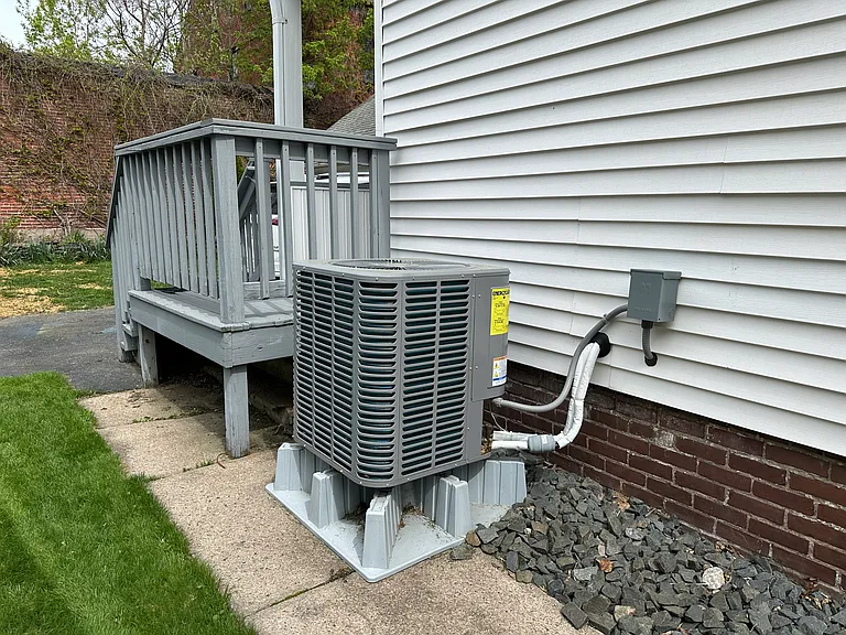 New heat pump for cooling and heating the apartment.